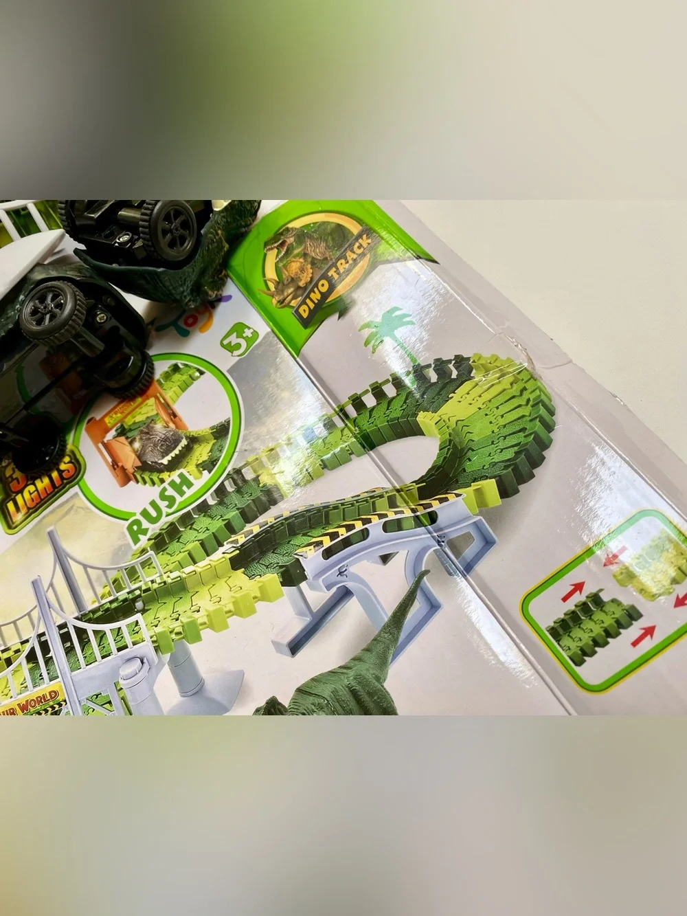 Toyk dino track